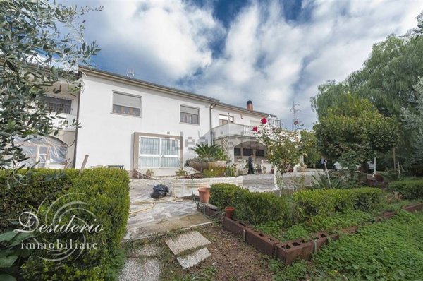 casa indipendente in vendita a Campiglia Marittima