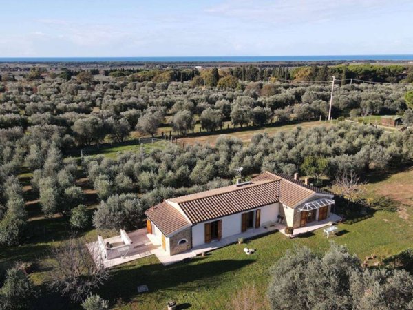 villa in vendita a Campiglia Marittima in zona Venturina
