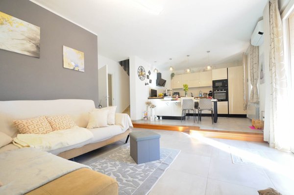casa indipendente in vendita a Campiglia Marittima in zona Venturina