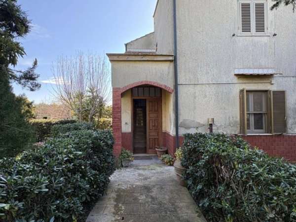 casa indipendente in vendita a Campiglia Marittima in zona Venturina