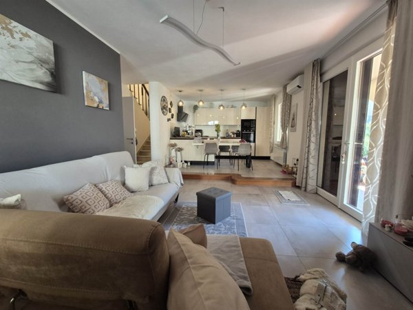 casa indipendente in vendita a Campiglia Marittima in zona Venturina