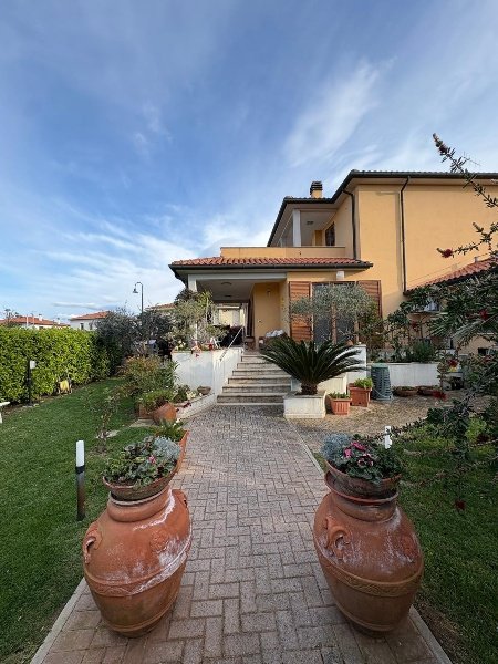 appartamento in vendita a Campiglia Marittima in zona Venturina