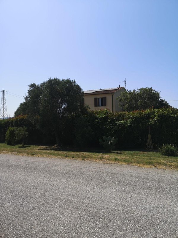 casa semindipendente in vendita a Campiglia Marittima in zona Venturina
