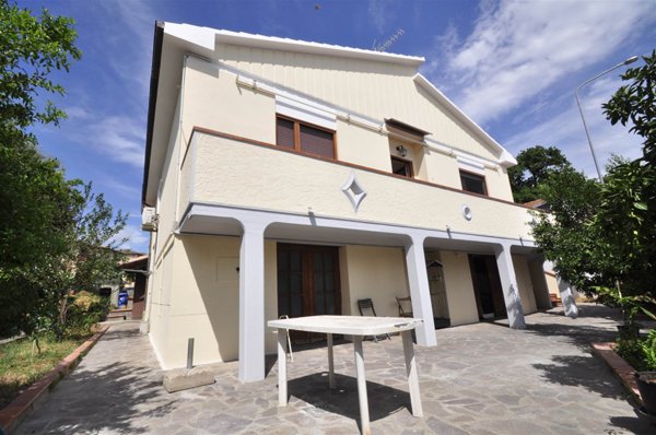 casa indipendente in vendita a Campiglia Marittima in zona Venturina