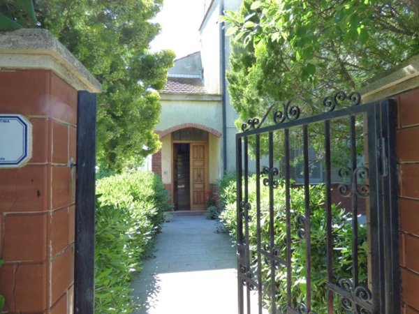 casa indipendente in vendita a Campiglia Marittima in zona Venturina