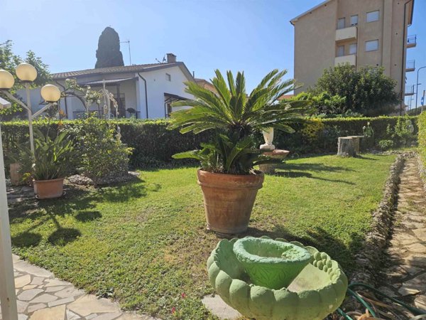 appartamento in vendita a Campiglia Marittima in zona Venturina