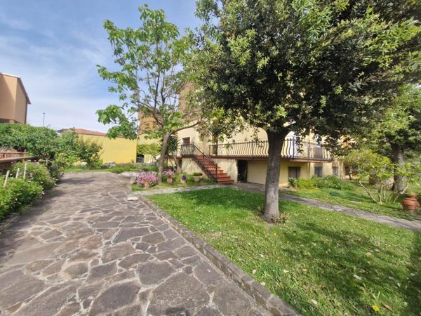 casa indipendente in vendita a Campiglia Marittima in zona Venturina
