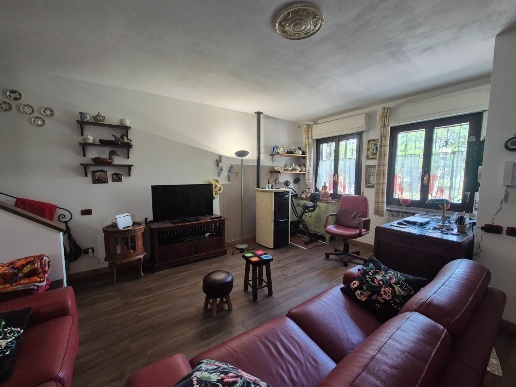 casa indipendente in vendita a Campiglia Marittima in zona Venturina