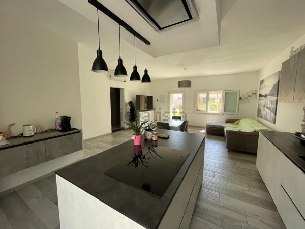 casa indipendente in vendita a Campiglia Marittima in zona Venturina