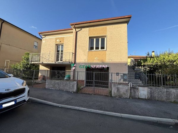 casa indipendente in vendita a Campiglia Marittima in zona Venturina
