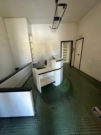 negozio in vendita a Campiglia Marittima in zona Venturina