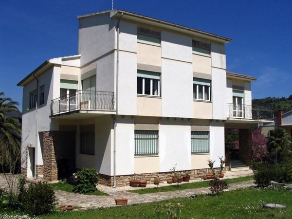 casa indipendente in vendita a Campiglia Marittima