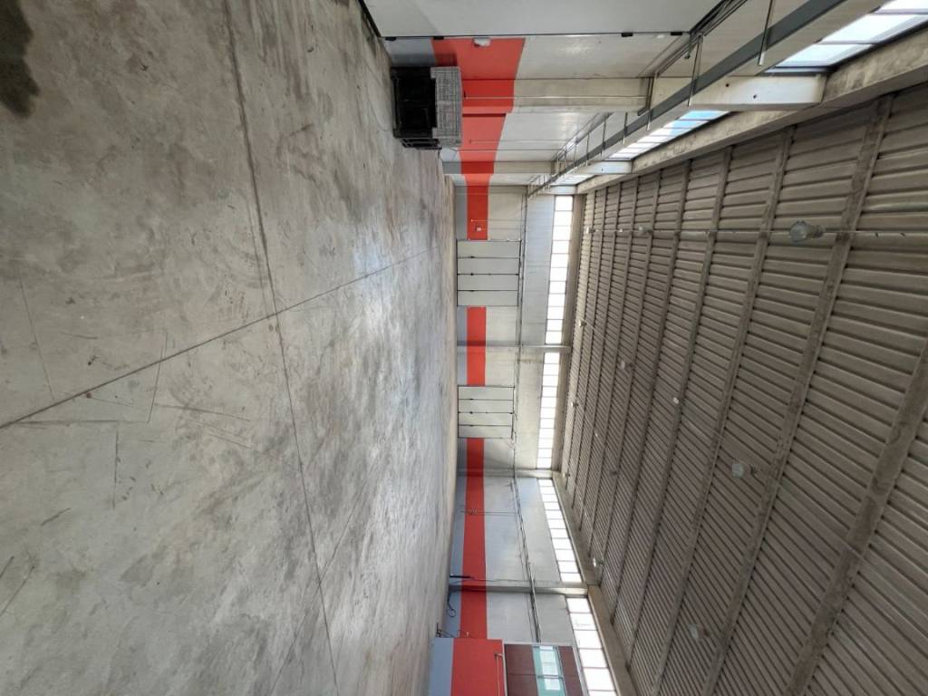 locale commerciale in vendita a Campiglia Marittima in zona Venturina