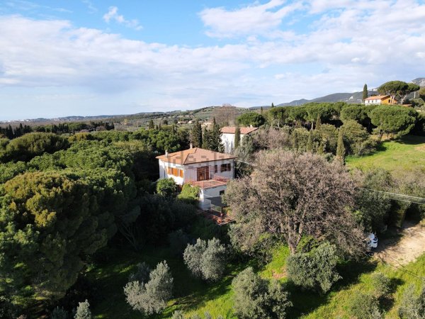 casa indipendente in vendita a Campiglia Marittima
