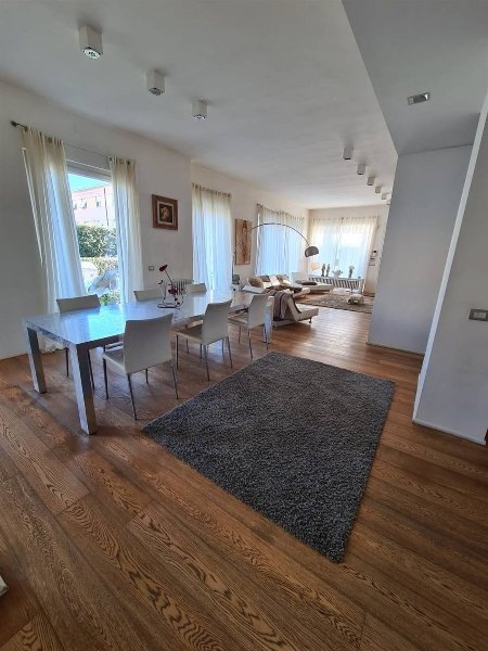 casa indipendente in vendita a Campiglia Marittima in zona Venturina