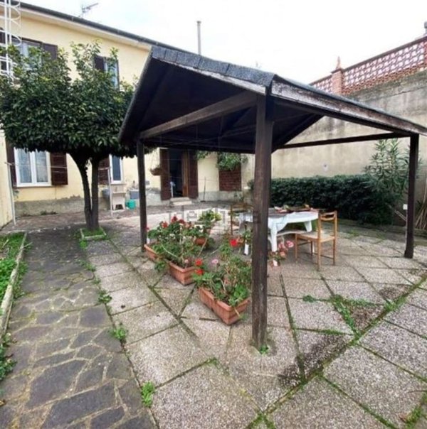casa indipendente in vendita a Campiglia Marittima in zona Venturina