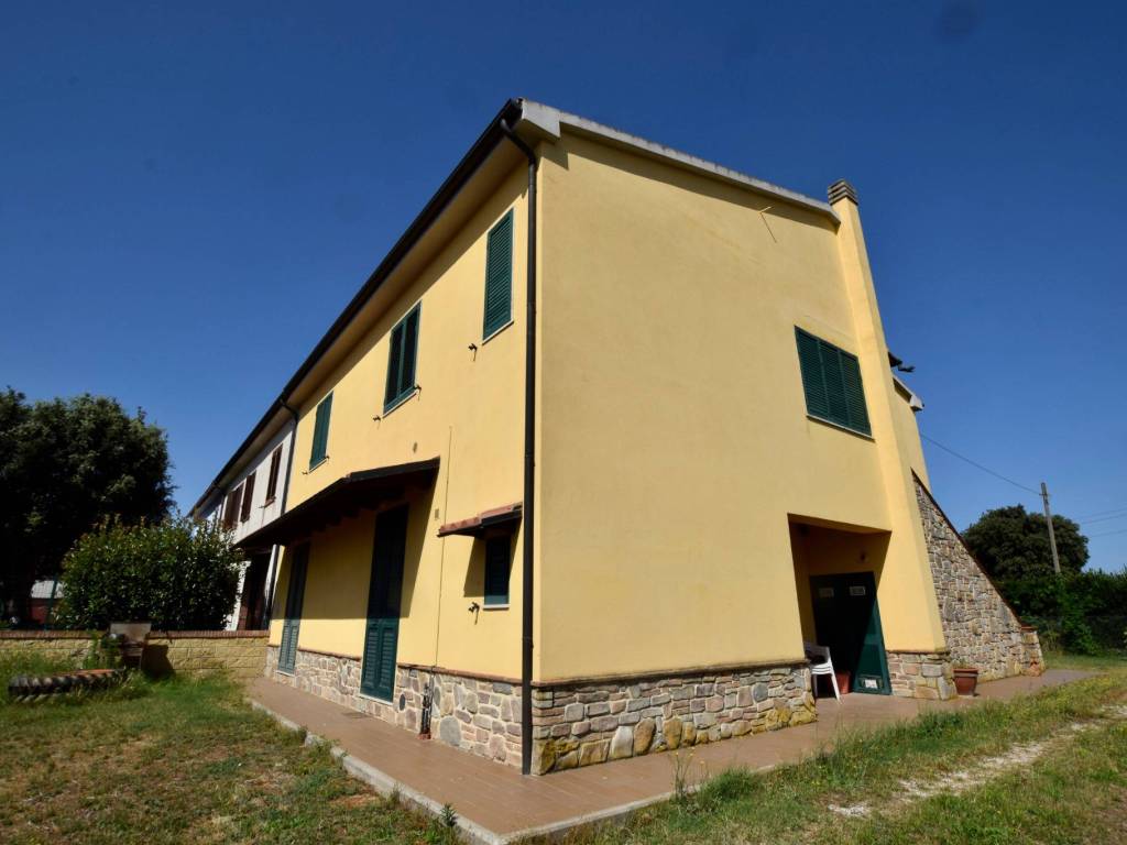 casa indipendente in vendita a Campiglia Marittima in zona Venturina