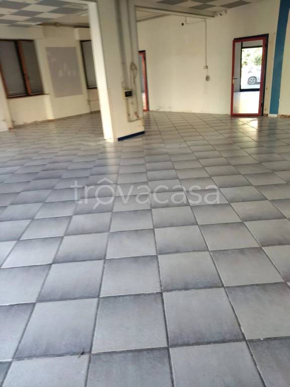 negozio in vendita a Campiglia Marittima in zona Venturina