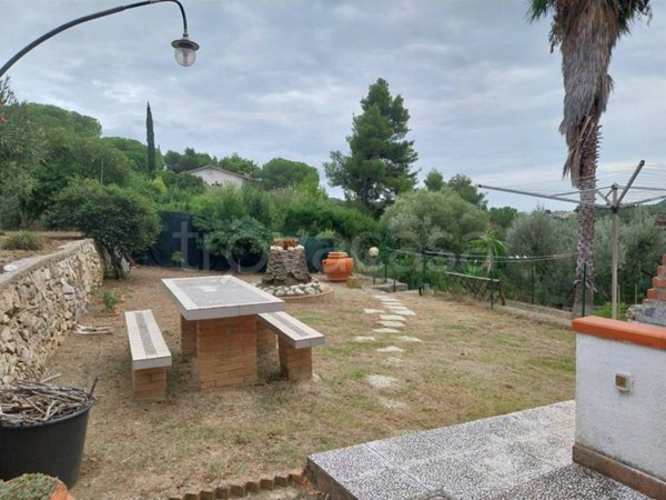 casa indipendente in vendita a Campo nell'Elba