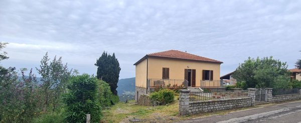 casa indipendente in vendita a Campo nell'Elba