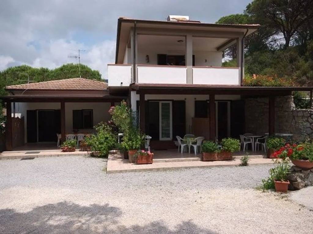 casa indipendente in vendita a Campo nell'Elba