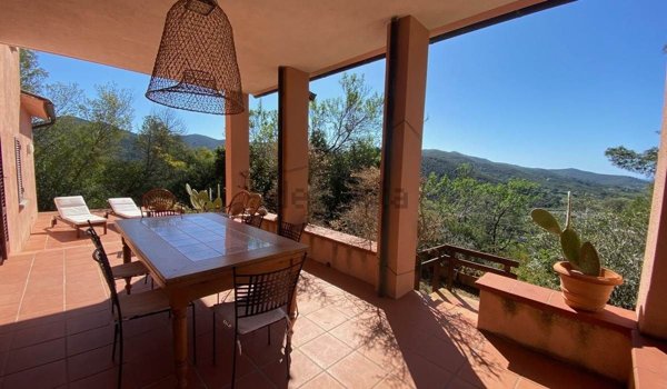 casa indipendente in vendita a Campo nell'Elba