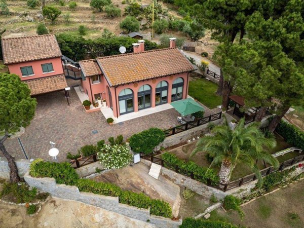 casa indipendente in vendita a Campo nell'Elba in zona Cavoli