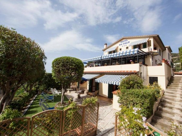 intera palazzina in vendita a Campo nell'Elba