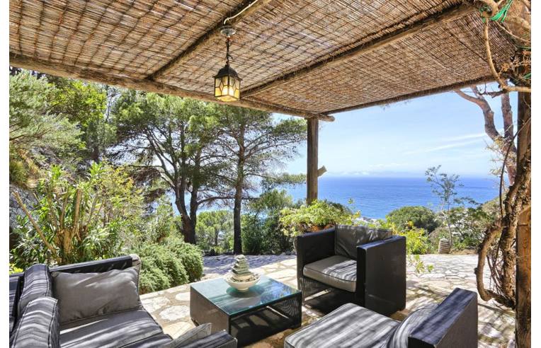 casa indipendente in vendita a Campo nell'Elba