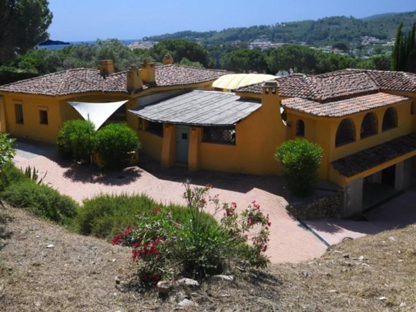casa indipendente in vendita a Campo nell'Elba