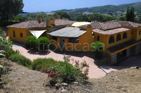 casa indipendente in vendita a Campo nell'Elba