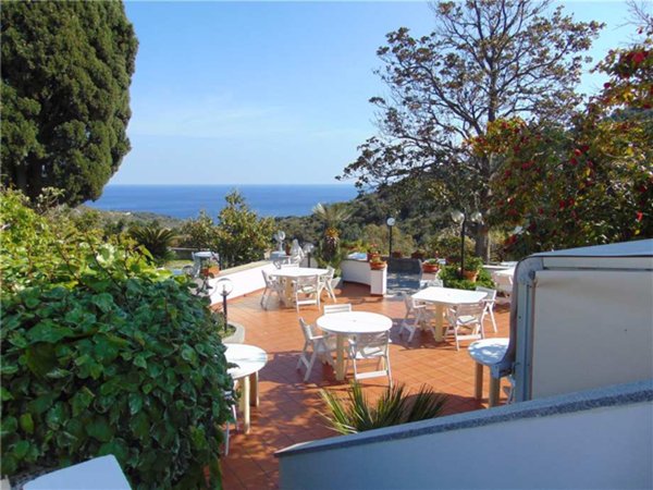 negozio in vendita a Campo nell'Elba in zona Seccheto