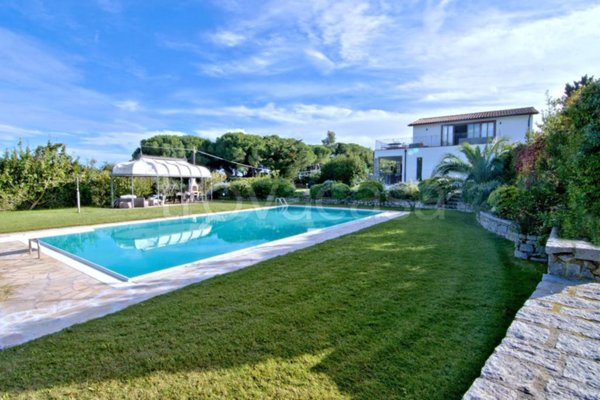 casa indipendente in vendita a Campo nell'Elba