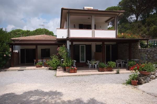 casa indipendente in vendita a Campo nell'Elba