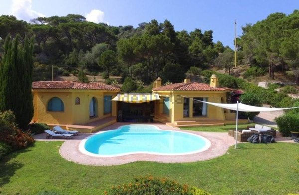casa indipendente in vendita a Campo nell'Elba