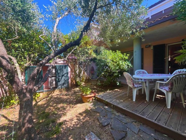 casa indipendente in vendita a Campo nell'Elba in zona La Pila