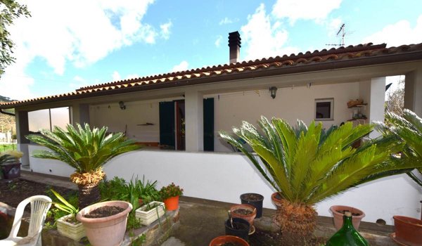 casa indipendente in vendita a Campo nell'Elba