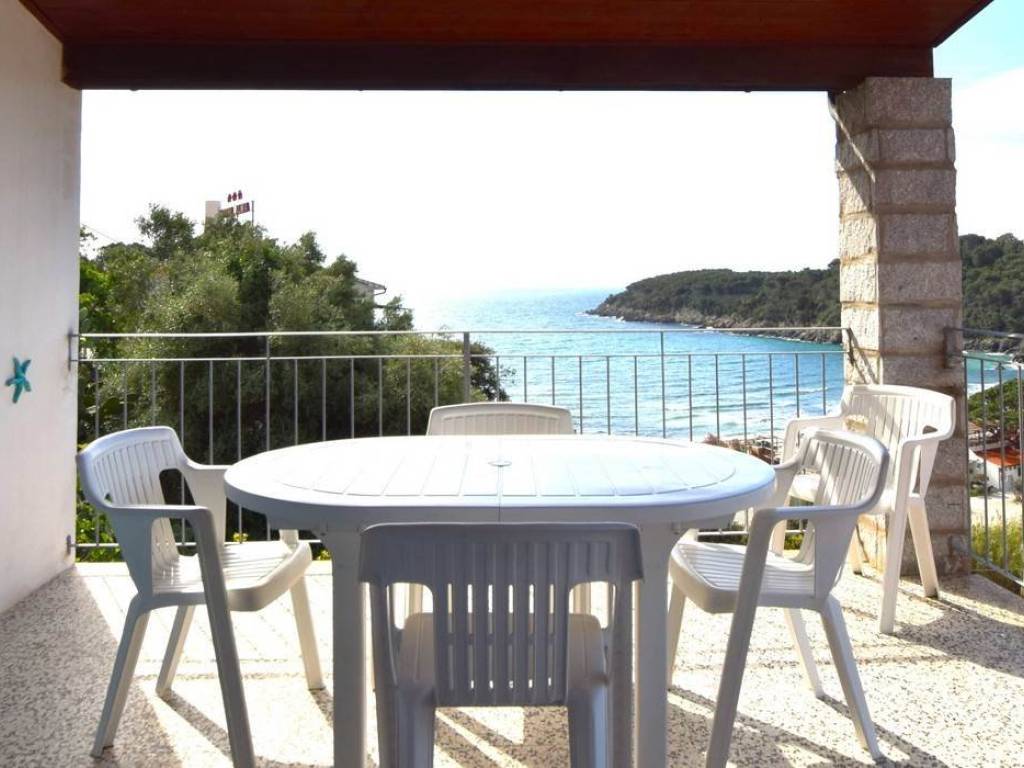appartamento in vendita a Campo nell'Elba in zona Fetovaia