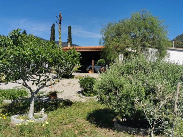 casa indipendente in vendita a Campo nell'Elba