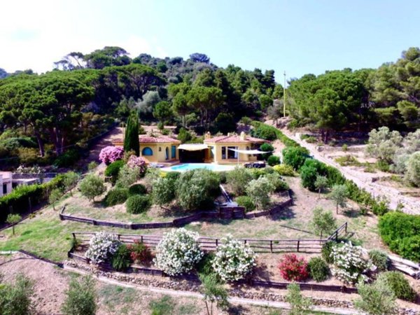 casa indipendente in vendita a Campo nell'Elba