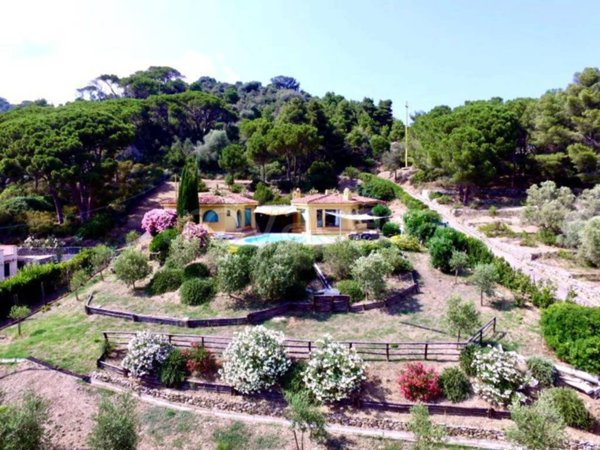 casa indipendente in vendita a Campo nell'Elba