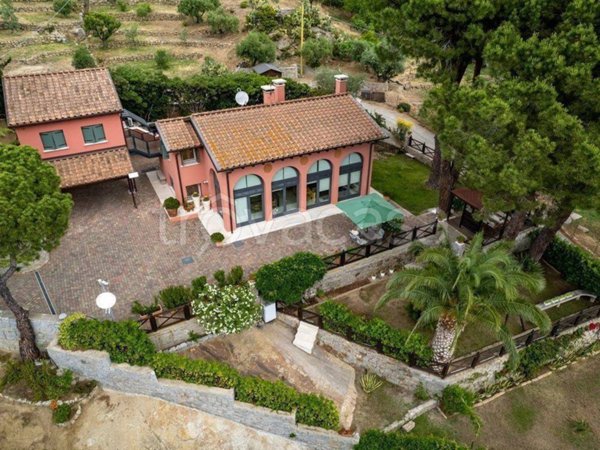 casa indipendente in vendita a Campo nell'Elba in zona Cavoli