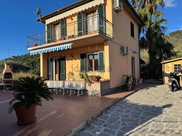 casa indipendente in vendita a Campo nell'Elba