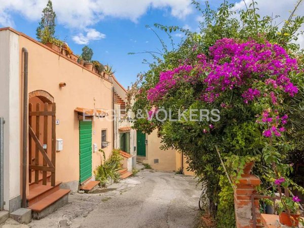 appartamento in vendita a Campo nell'Elba in zona La Pila