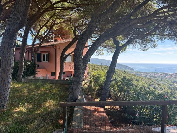 casa indipendente in vendita a Campo nell'Elba