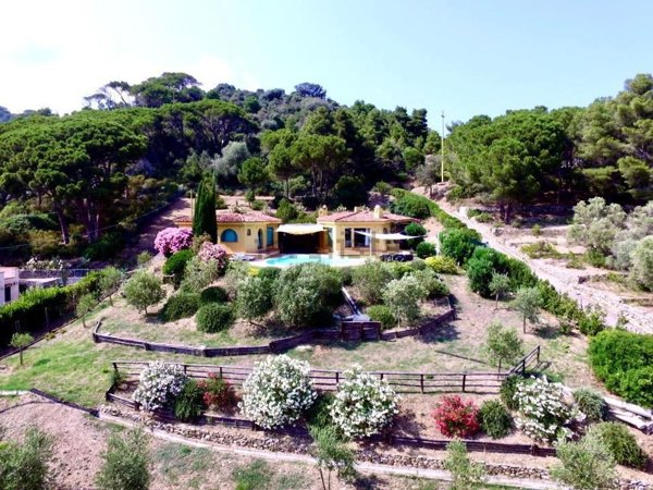 casa indipendente in vendita a Campo nell'Elba