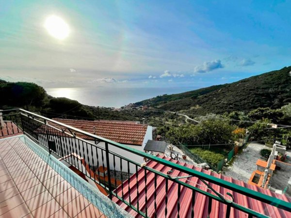 appartamento in vendita a Campo nell'Elba in zona Seccheto