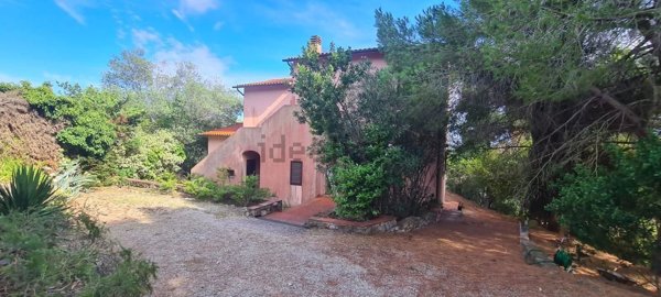 casa indipendente in vendita a Campo nell'Elba