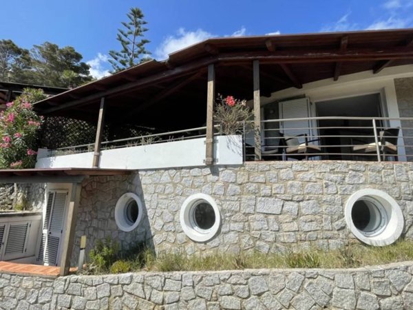casa indipendente in vendita a Campo nell'Elba