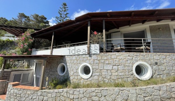 casa indipendente in vendita a Campo nell'Elba